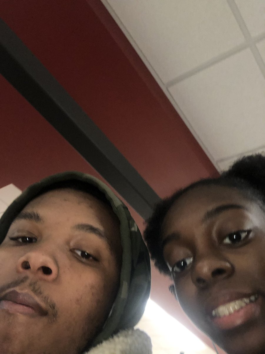reniyaaaaa's tweet photo. Camo day ππ @fhspatriots #fhs19 https://t.co/5ccWsQC7D1