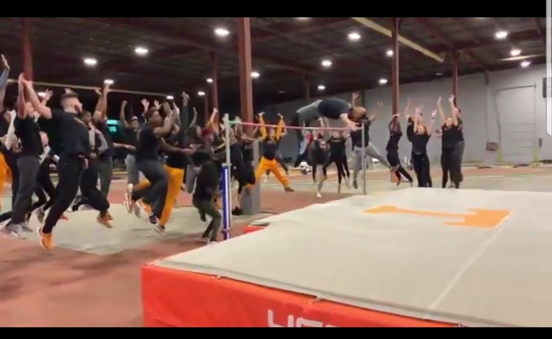 Bleacher Report on Twitter "In sync jumps are not exclusive to dunks 🔥