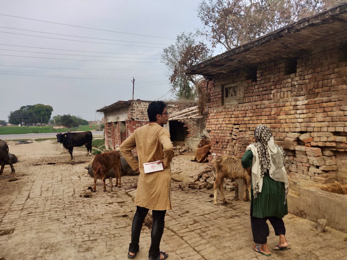 pradip103's tweet photo. On the ground in #UttarPradesh is a beautiful experience. Had opportunity to interact with farmers, women, and youth in my road trip from #Varanasi to #Lucknow. I will post my first detailed political thread end of the month. #ThursdayThoughts #PradeepPollPulse #30daysGroundZero https://t.co/RJBtcwoWFi