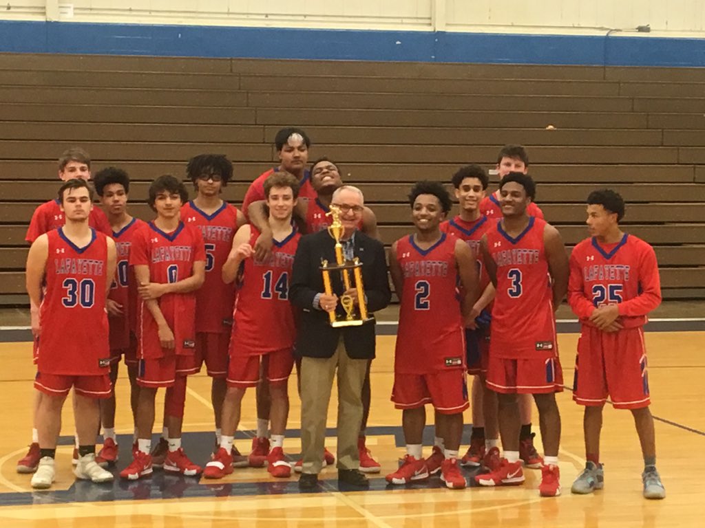 calebtrue14's tweet photo. Not the way that we wanted to end our season... but I’ll never forget memories  and relationships I’ve made over the past 4 years. Thanks to my teammates and coaches for always being there for me. L’s up forever✊🏼🏀#14 out... https://t.co/tfXMgUtECi