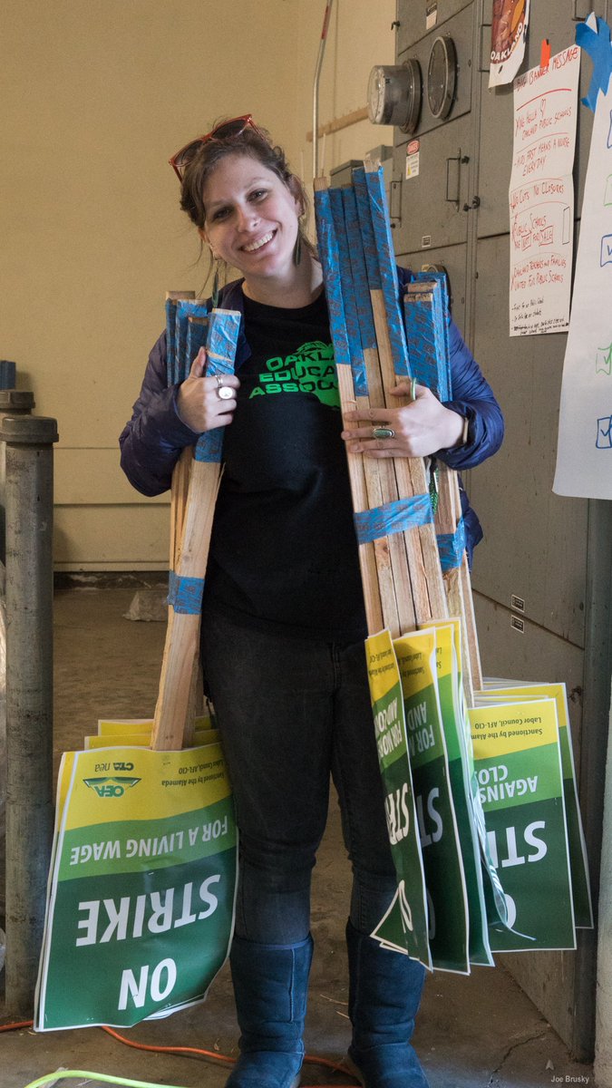 JosephBrusky's tweet image. .@OaklandEA Teachers have been stopping by OEA office to pick up picket signs for strike. Teachers are striking to win smaller class sizes, greater resources/support for students, as well as wage increase allowing teachers to live in city they teach.

#OUSDstrike #WeAreOakland