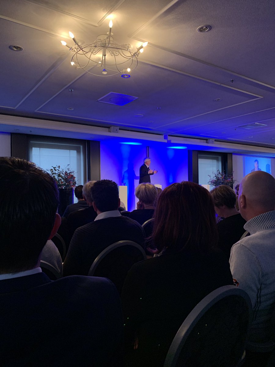 Gedeputeerde @EricGeurtsPvdA zegt dat de ondernemers in de gastvrijheidsindustrie de plus zijn in Limburg Leisure. Klopt helemaal. Alles is top geregeld op dit congres en wat een aardige mensen. #GastvrijLimburg