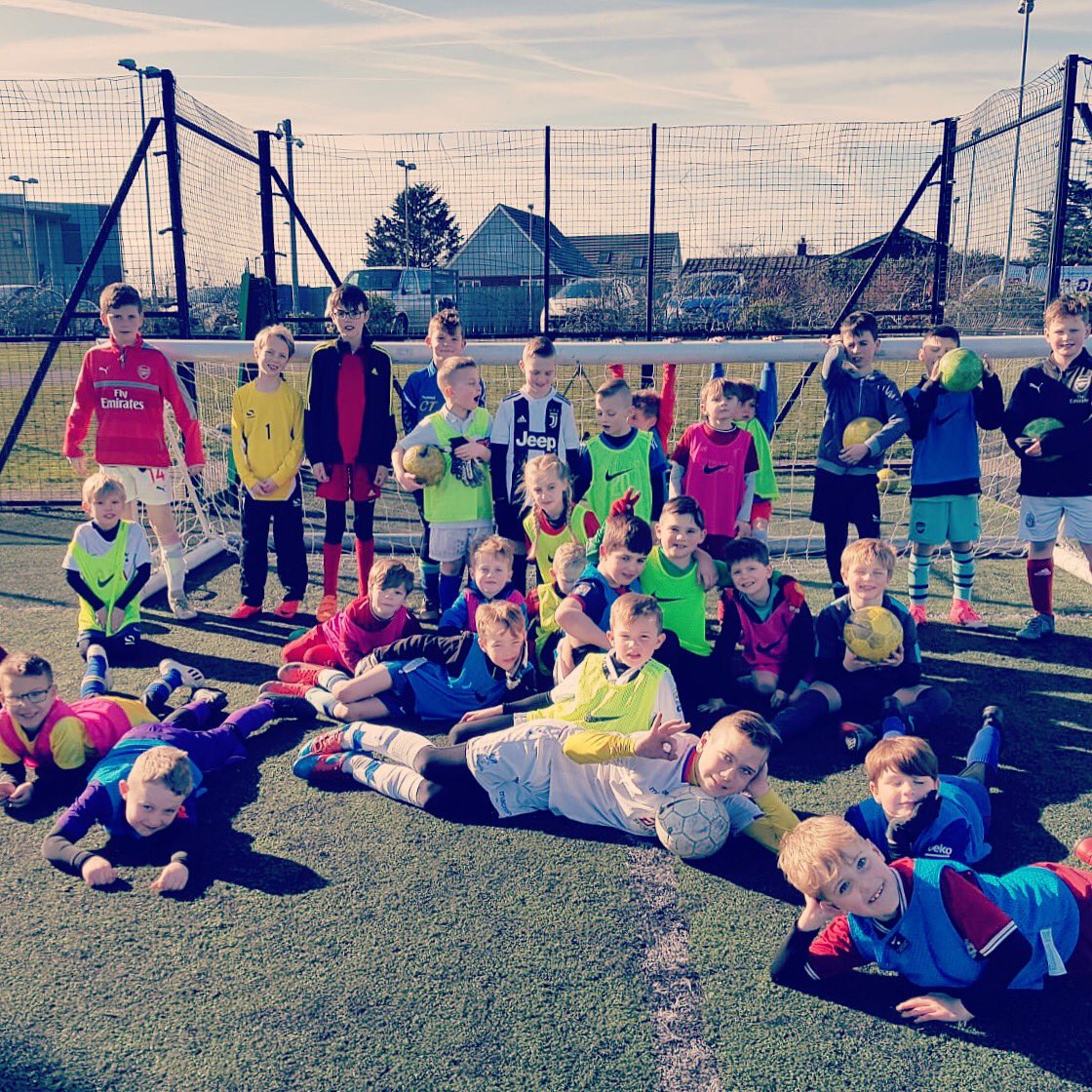 PLYRFootball's tweet photo. Sunshine & smiles at the 2019 February Football Camp ⚽️❤️🤙🏽 #PLYRFA #football #whitstable #trainlikepros #totalplayerdevelopment #learndevelopplay https://t.co/ndqzvgpx06