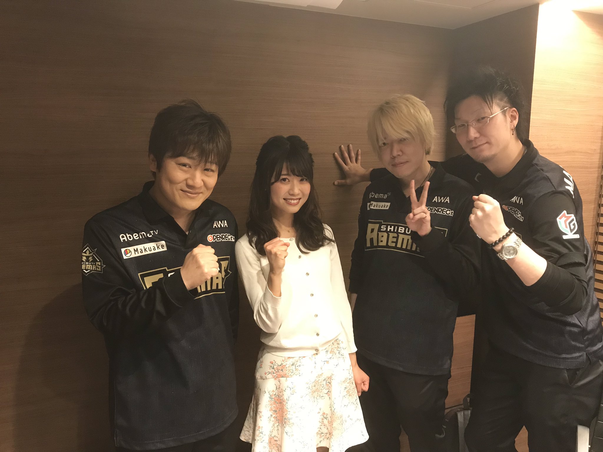 白鳥 翔 Takaharu Ooi 右の身長３メートルの奴がパーも出してるから実質あいこ Twitter