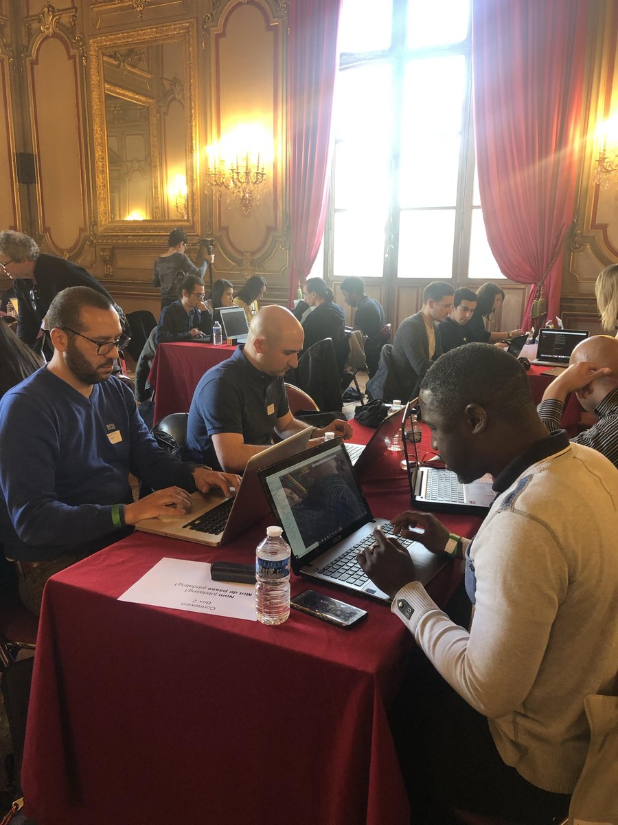 3WAcademy's tweet image. L&apos;événement Code4Marseille suit son cours. Voici les candidats 3W Academy en train de coder !  #Code4Marseille @3WAcademy #web