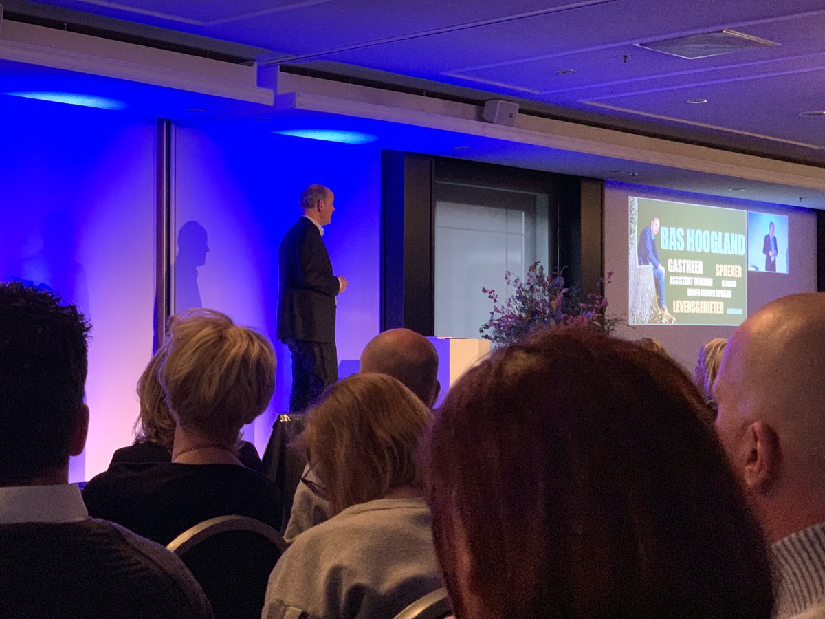 Nu luisteren naar de gastvriendelijkste directeur van Nederland, nog steeds! <a href="/bashoogland/">Bas Hoogland</a> Hij is nu gastheer, assistent-tuinman, hoofd beddenopmaak van Heerlijkheid Vijlen. #GastvrijLimburg