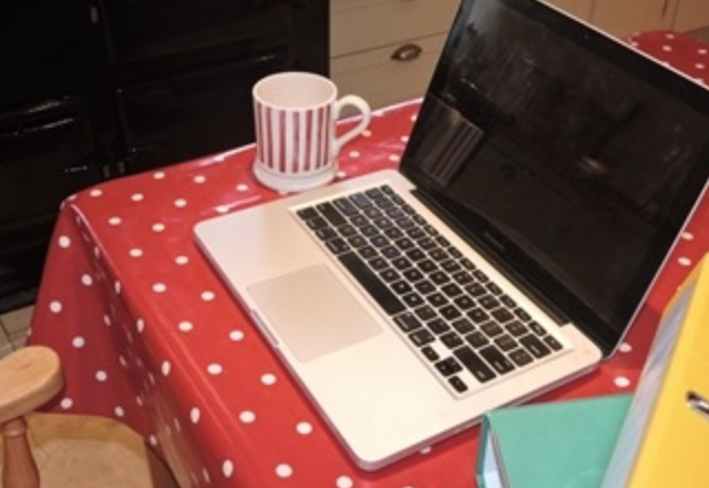 hexagonbusiness's tweet photo. Looking back through our blogs and came across this really useful one about home office v serviced offices. Worth a read if you're struggling to focus working at home! #servicedoffices #easyineasyout #Witney https://t.co/NaR4WuzLbX https://t.co/VMOsH8SVAo
