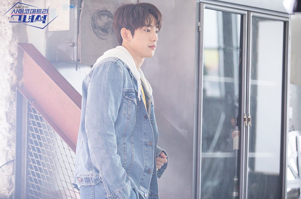 Dz6AnjYUYAExvUr.jpg:orig