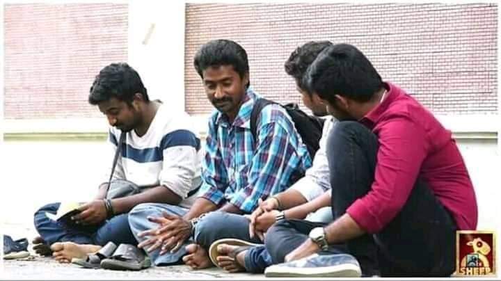 MdThalapathy's tweet photo. @agscinemas @RanveerOfficial @aliaa08 Naangale Update ilama Irukomm
Neenga Vera Suma ethachum oru tweet Potutu irukinga 😪😪😪
#UpdatePls https://t.co/sfZ2DcOHYr