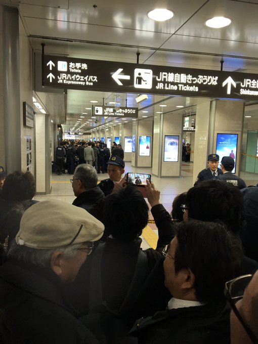 事件か 名古屋駅で事件 警察が集結し人を取り押さえる 規制線張られ現地騒然 まとめダネ 事件か 名古屋駅で事件 警察が集結し人を取り押さえる 規制線張られ現地騒然 まとめダネ