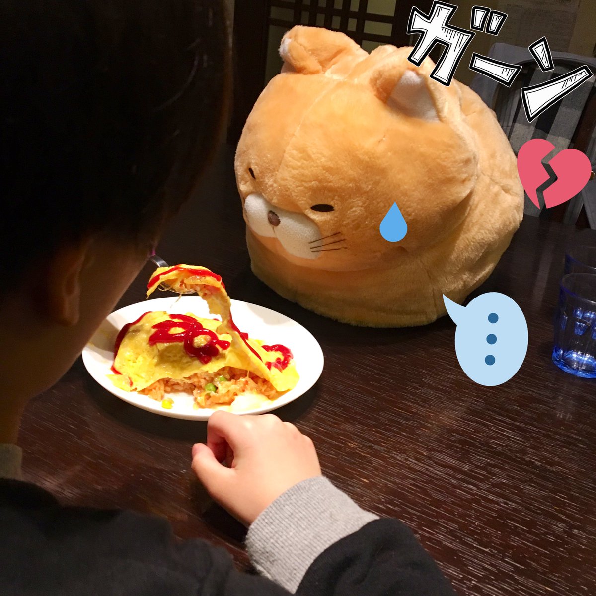 はるたまa K A ひげまんじゅう非公認 Twitterissa ふくにゃん わぁー 今日のご飯はひげまんじゅうオムライスにゃんね これは食べるのが勿体にゃい え そんなすぐ真ん中からやっちゃうの えぇ ひげまんじゅう オムライス ケチャップ絵 アミュ