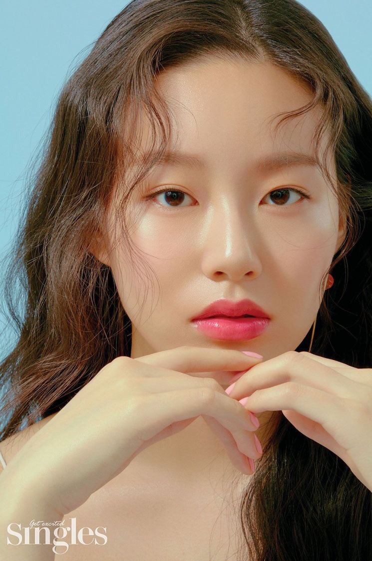 Park Yoo Na لمجلة Singles | Kdrama Stars 1