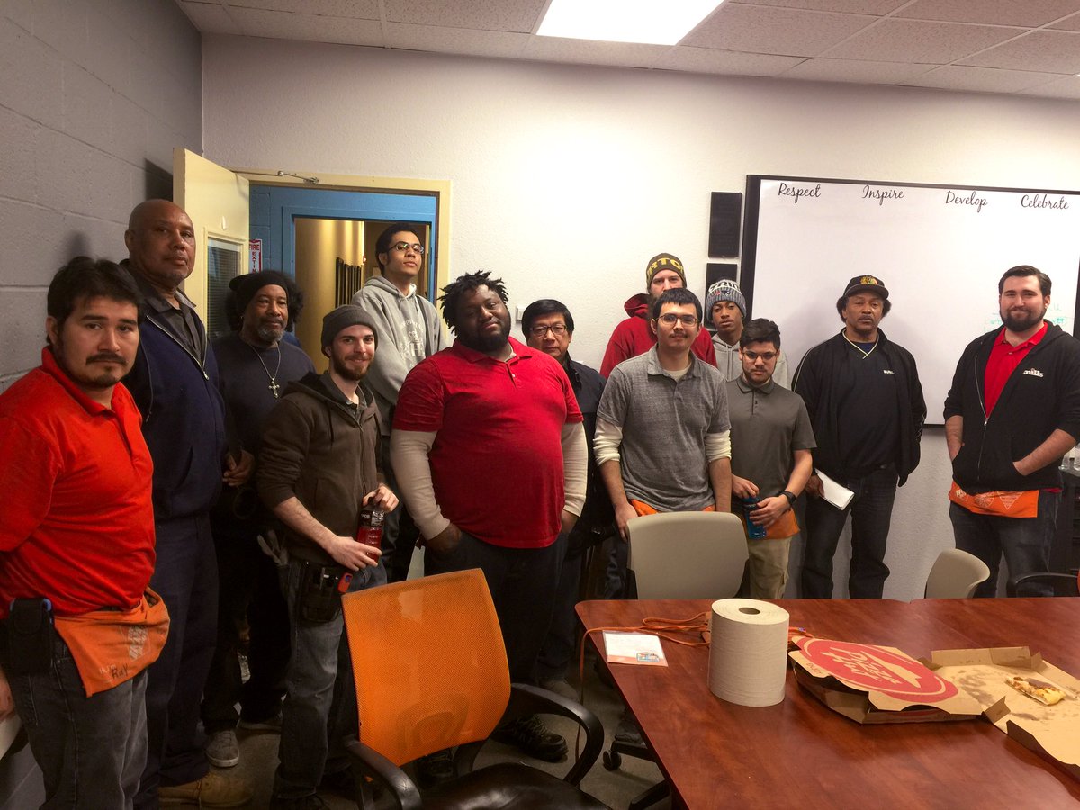 Getting the freight team excited for spring with some pizza and late night same page @shandra_hunt <a href="/TonjaBarnicle/">Tonja Barnicle</a> @thdsaltarelli