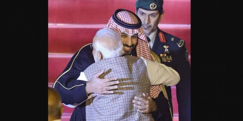 BhaiPorsa's tweet photo. बड़ा सवाल ?
क्या प्रधानमंत्री जी को शहीदों के घर नहीं जाना चाहिए था,चुनावी रैलियां निरस्त कर सारे शहीदों के घर नहीं पहुँचना चाहिये था ??
देश में लोकतंत्र है तो राजनीति तो होगी पर स्वस्थ राजनीति के लिये @RahulGandhi श्री राहुल गांधी जी व @priyankagandhi @JM_Scindia
जी का हृदय से https://t.co/zSO9eZgs6m