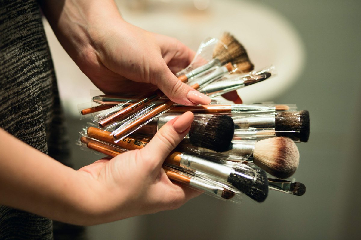 NyaCuoco's tweet photo. Check out the 5 easiest ways of cleaning makeup brushes and prevent premature damage to the bristles. #MakeupBrush #Beauty #cosmetics #Makeup #diy
https://t.co/qEcdq5l30t https://t.co/o4KVIEOBL7