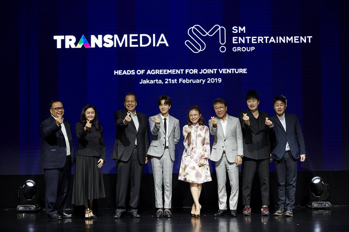 SMTOWNGLOBAL's tweet photo. #SMEntertainment mengumumkan perjanjian untuk membuat perusahaan joint venture dengan #CTGroup, salah satu perusahaan Indonesia terbesar di sektor media, keuangan dan retail, SM juga mengumumkan rencana kolaborasi antara #SuperJunior dan penyanyi Indonesia ternama, #Rossa. https://t.co/G6rwwwea02