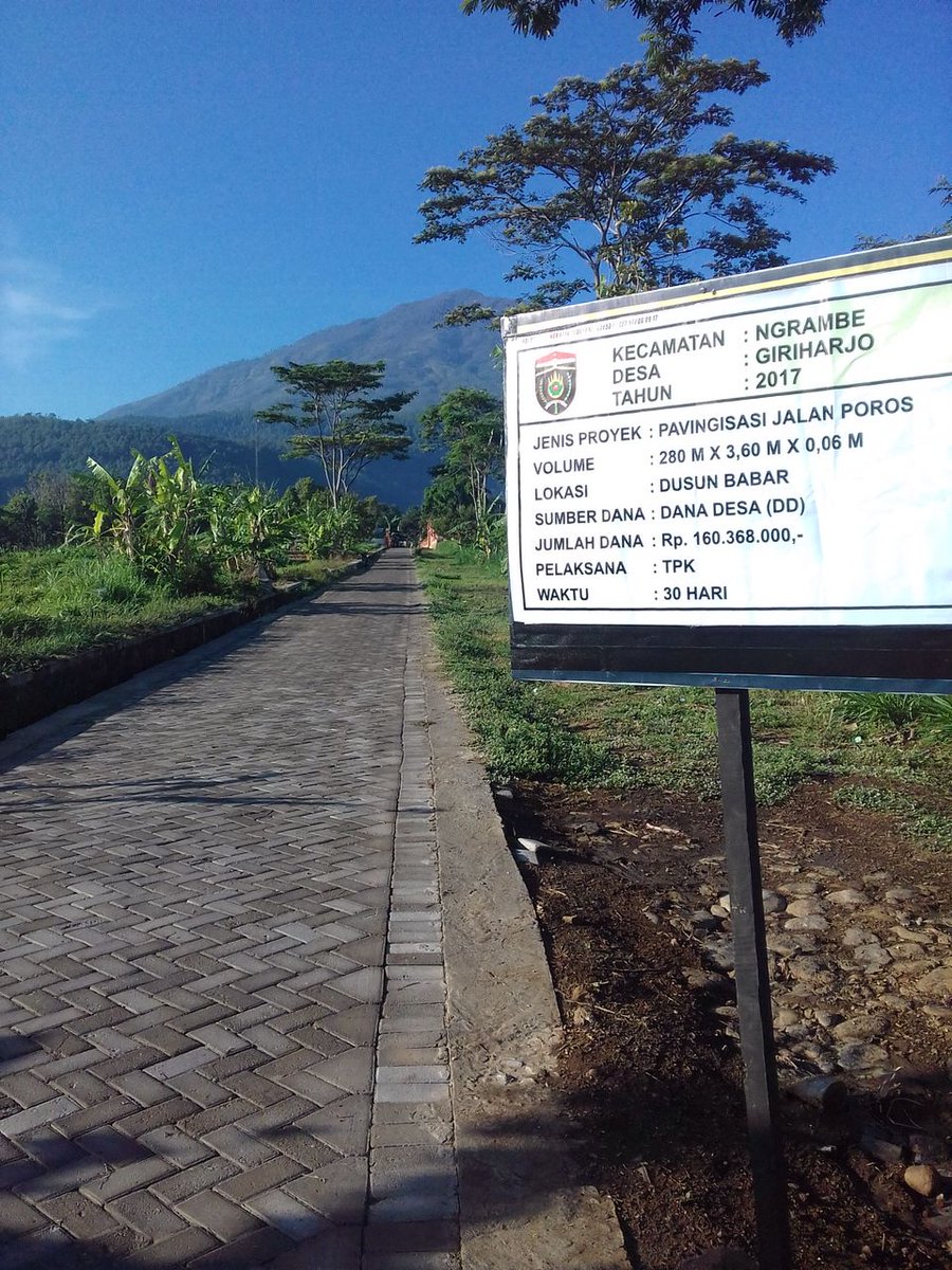 IstyowatiNR's tweet photo. Manfaat Jalan desa di Desa Giriharjo Kecamatan Ngrambe
#JalanDesadiJatim 
#HasilNyataDanaDesa 
#TPPIKabupatenNgawi https://t.co/G3l36v5TJ4