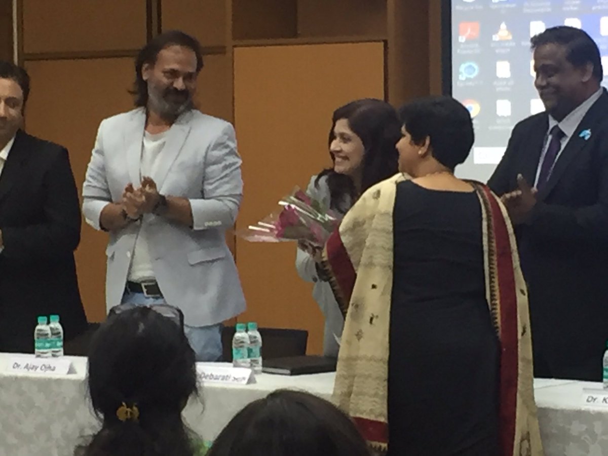 crf_india's tweet photo. Signing of MOU with 3M #CRFPune #airpollution #research #copd #asthma #education @BarneMonica @3M https://t.co/hmcVGtLWrH