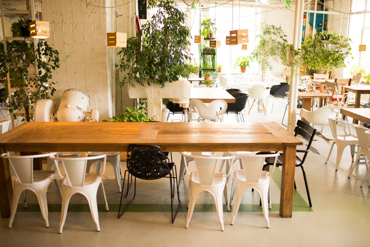 Пиццерия этаж. Стрит фуд лофт этажи. Интерьер пиццерии. Белгород пиццерия маленькая италия. Современная пиццерия.