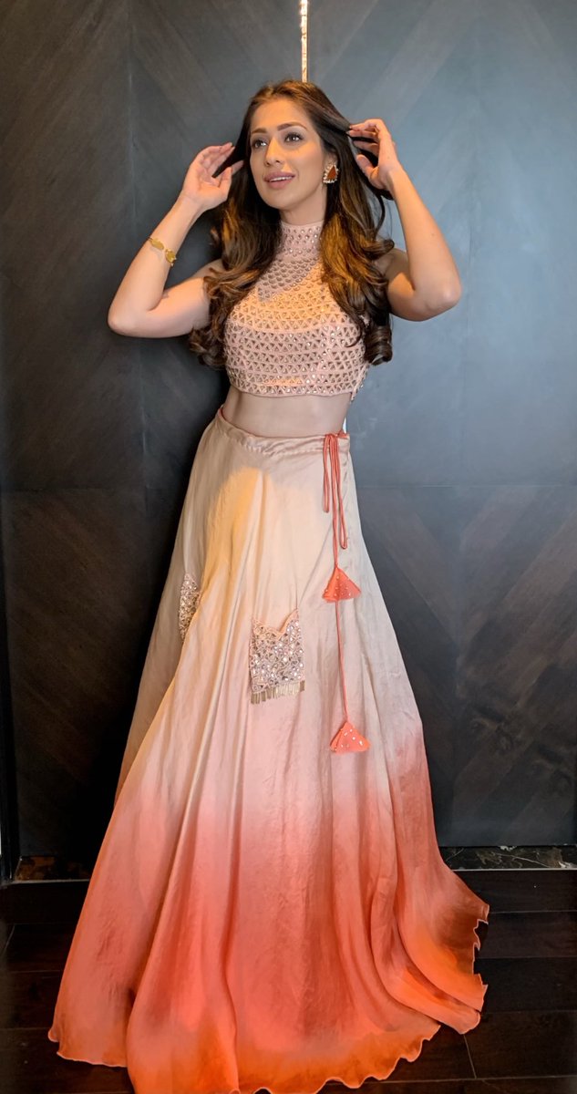 iamlakshmirai's tweet photo. #whereisthevenkatlakshmi promotions #look5 💖❤️💋
Wearing : @fatiz_bridal_emporio
Styled : @nischayniyogi https://t.co/x9MDBunTn4