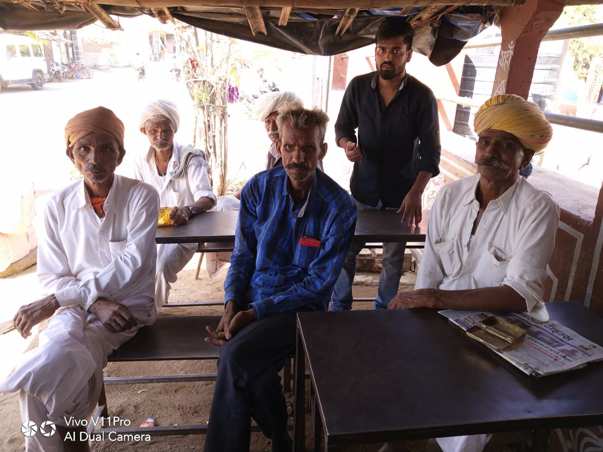 umeshraj0894's tweet photo. राज्य सरकार ने घोषणा की है कि प्रति किसान  दो लाख रुपये के सभी कृषि ऋण को माफ कर देंगे|राजस्थान सरकार ने यह घोषणा करके किसानों को कर्जमाफी का तोहफा दिया है|
ग्राम पंचायत : गीजापुरा ,पंचायत समिति : जसवंतपुरा (जालोर) ।
#RYVP
@ashokgehlot51 
@SachinPilot 
@MukulPankaj 
@drsubhashg https://t.co/uz8CP59cfm