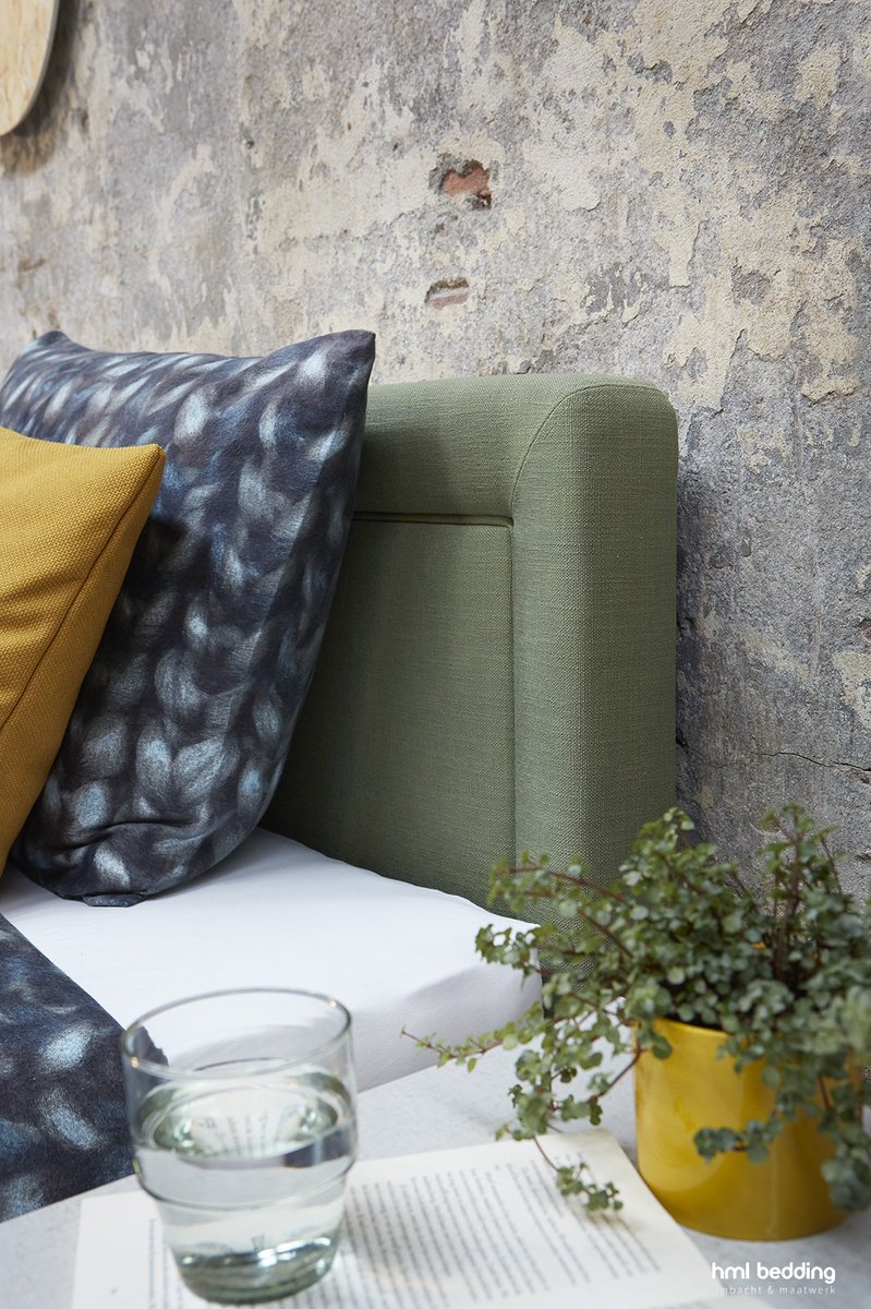 Ons #hoofdbord Moderato is een tijdloos, recht hoofdbord met een mooie sierbies. Doordat de vorm strak is, blijft er voldoende aandacht voor de persoonlijke richting die er met bedtextiel aan gegeven kan worden.
#hmlbedding ambacht&amp;maatwerk