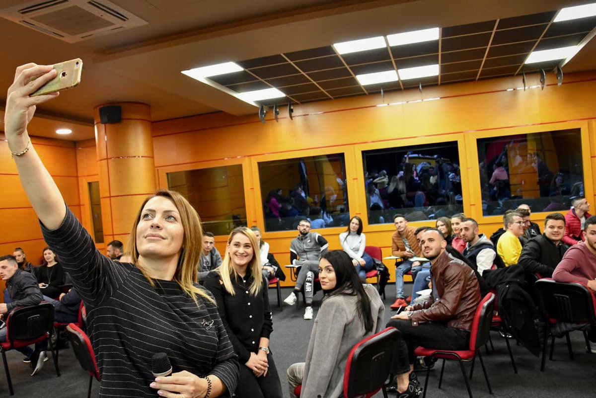 j_kejd's tweet photo. Momente nga brainstorming te zhvilluar nga Fres Tirane! 🌹 #rinia #fuqi #energy
@glindxhet_madhi https://t.co/4kQuiMsbLj