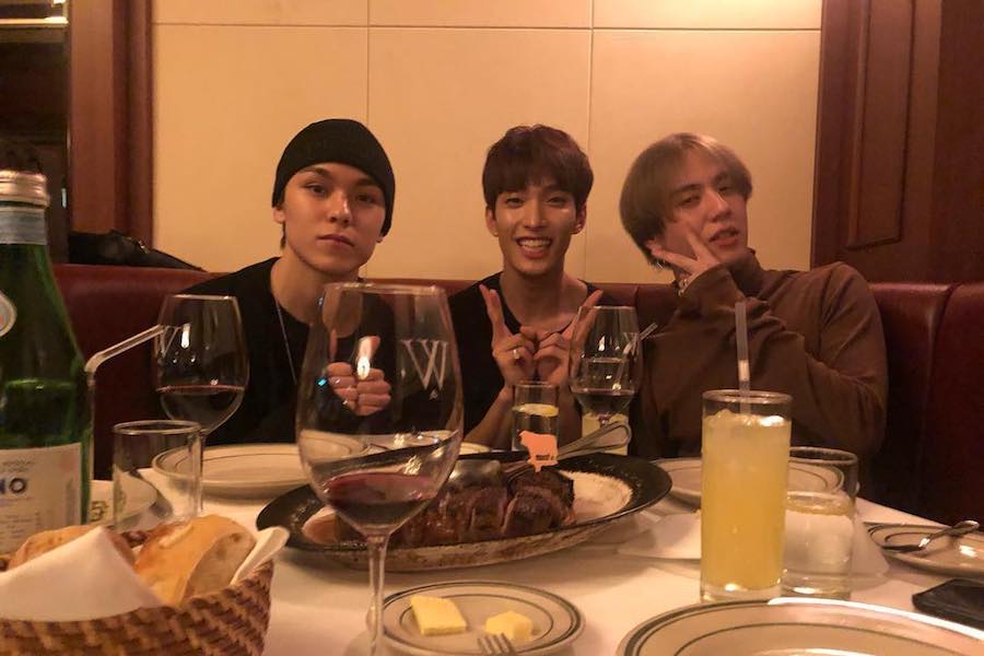 #SEVENTEEN's Vernon And DK Celebrate Their Birthdays With #GOT7's Yugyeom 
soompi.com/article/130526…