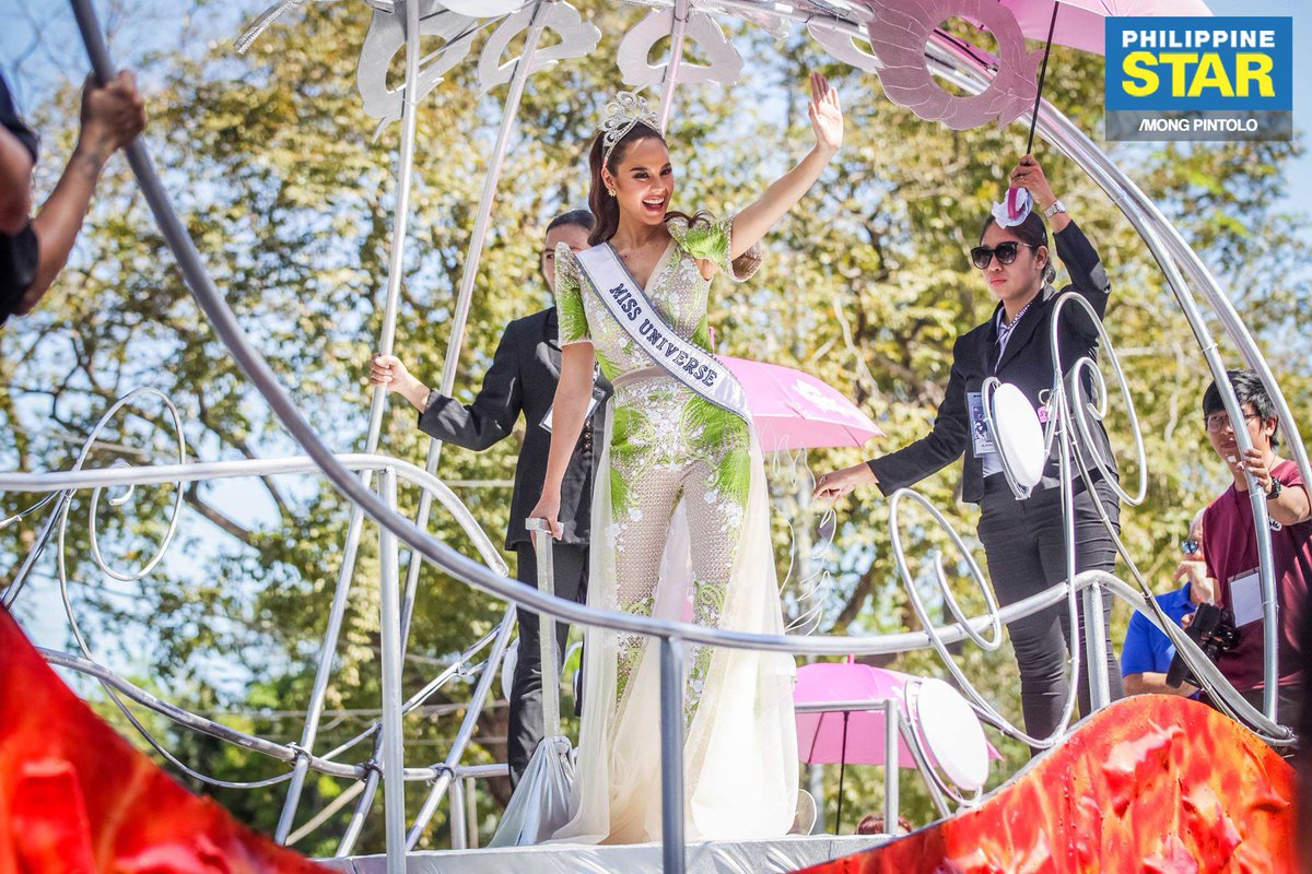 CatElle5's tweet photo. @MakTumang is Perfection @catrionaelisa  is complete package #CatrionaHomecoming #CatrionaIsBackAtAraneta #CatrionaGray  #MissUniverse https://t.co/bVVyNFuDz2