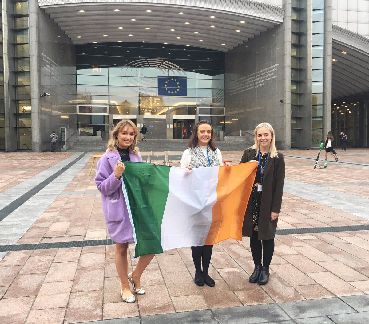 _LaurenLehane's tweet photo. The Irish @Europeans3_0 delegates at the @Europarl_EN this morning! 

#EUweDream https://t.co/GOuVFbhF1I