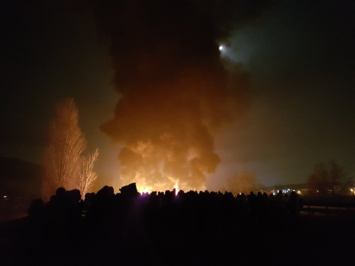 Els #CDRenXarxa paralitzem el territori per la #21FVagaGeneral!

👉 Pels drets socials i polítics.
👉 Contra la repressió i el #JudiciFarsa.
👉 Per la implementació de la #República.

❌ AVUI NO TREBALLEM!

✊ #TombemElRègim

🔽 FIL