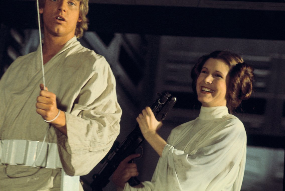 StarWarsScots's tweet photo. Mark Hamill and Carrie Fisher behind the scenes of A New Hope. #StarWars https://t.co/stj2oQ9X7v