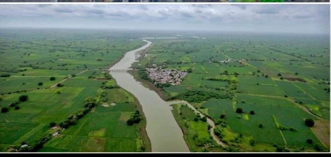 Gurudev's tweet photo. .@ArtofLiving's initiative, Manjara River Desilting and Widening Project in Latur, Maharastra was awarded the first place in Rashtriya Jal Puraskar 2018 for River Rejuvenation. https://t.co/mLgwzFRcDA