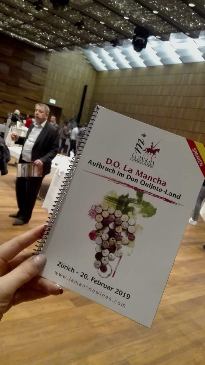 Excelente acogida de los vinos de Bodegas #CamposReales en #Zúrich, durante la promoción internacional organizada por la D.O. #LaMancha. #SpanishWine, #Suiza 🇨🇭🍷