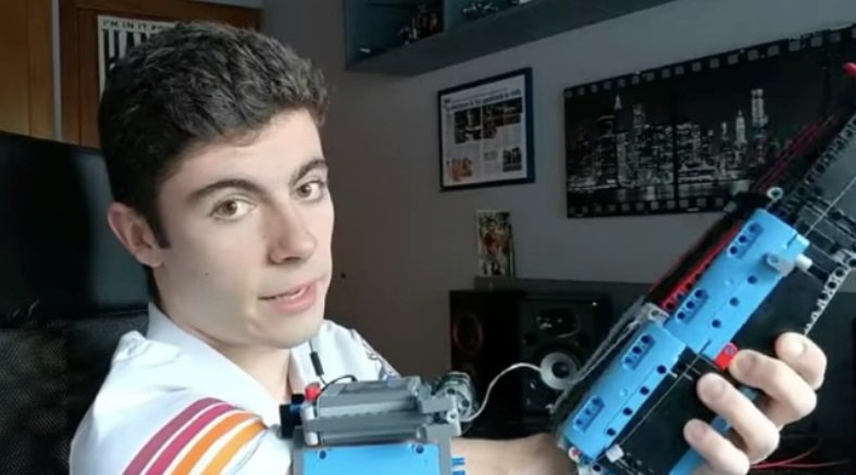 MakeYourJobIL's tweet image. David: la passione per i @LEGO_Group diventa cura per superare la diversità. Coi celebri mattoncini ha costruito il suo braccio protesico #SELFIEmployment #LEGO @UICbarcelona @greenMe_it bit.ly/2GGGNBt