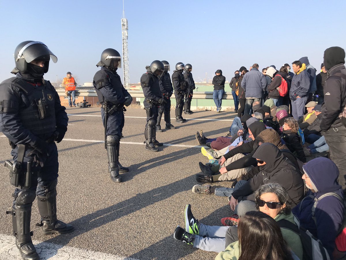NoCallaremFest's tweet photo. 🚢 Port de Tarragona | #VagaGeneral21F #AturemHoTot #AlcemNos https://t.co/Bp9PQaGtqA