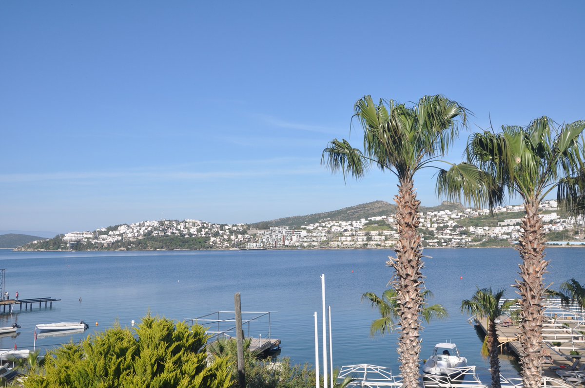 Bodrum'da baharı yakalayın. Hafta sonu tatil programlarınızı gerçekleştirmek için acele edin. Özel fiyatlarımızı 0252 387 87 14 nolu telefondan veya olirahotel.com adresinden öğrenebilirisiniz.