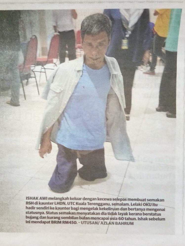 NajibRazak's tweet photo. Dia bujang, OKU dari Kuala Terengganu.

Umur hampir 60 tahun.

Dulu dapat RM450 setiap tahun.

Tahun ini, sepatutnya RM650 jika BN masih berkuasa.

BR1M bujang RM100 yg diumum beberapa hari dahulu oleh Guan Eng pun dia dikatakan tak layak.

Kerajaan PH tolak permohonannya. Kejam. https://t.co/lEzK3bMH2J