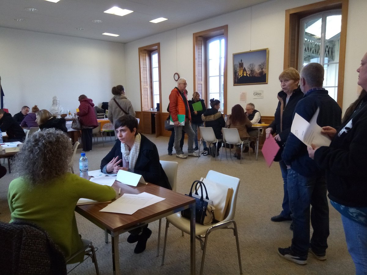 vlnchartres's tweet photo. 👍 C'est partit pour de nombreuses rencontres #recruteurs et demandeurs d'emploi #AvecPoleEmploi #VersUnMétier services a la personne 4 #entrepises et 3 organismes de #formation @poleemploi_RCVL @BarbeauAnneMar2 https://t.co/Wk5Aoa2qYP