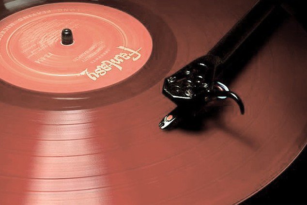 ❝I can't, I'm going with... With Neville.❞ Christmas dance.

               〈 : ✧ 𝐑𝐨𝐥 : @batbogeygirl ✧ : 〉