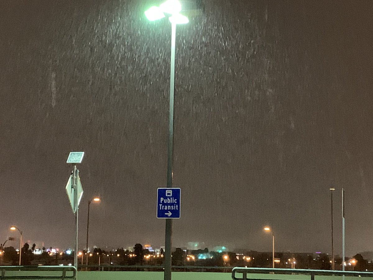 DrBrianBeale's tweet photo. Leaving  Vegas in the snow! What a special finish to the @WVC_VetCE conference https://t.co/px5KoKnAEr