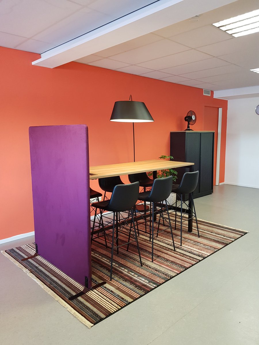 "Beste HKI, wij hebben een flexwerk kantoor waar niemand graag zit omdat de ruimte er niet zo aantrekkelijk uitziet. We hebben enkele wensen en een klein budget om de ruimte aan te kleden. Willen jullie ons helpen? " aldus een medewerker van Adelante. 
Natuurlijk willen we dat!