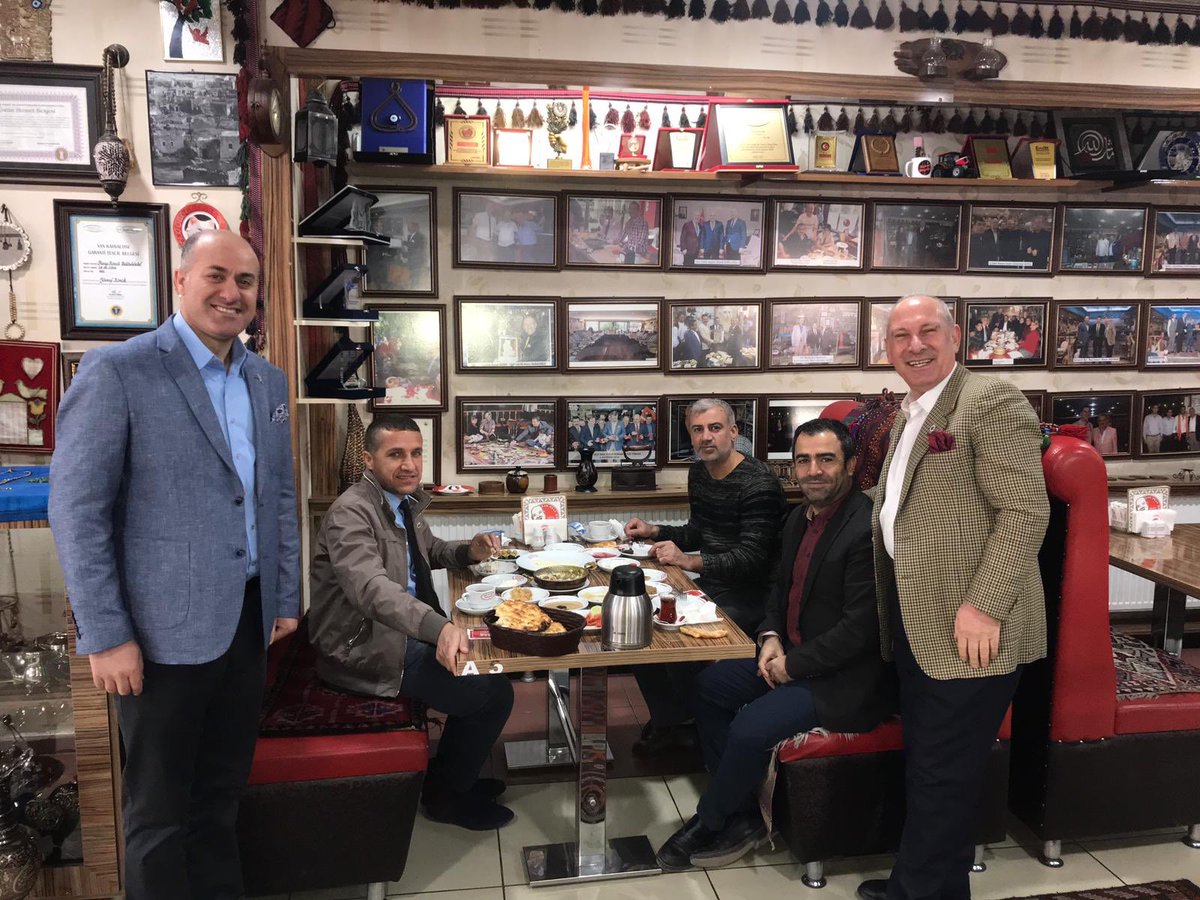 Sn: <a href="/ErdognOzel/">Dr. Erdoğan Özel</a> hocamız ve misafirleri Van Kahvaltısı ile Ağırlandı Bak Hele Bak Yusuf Konak <a href="/FarizGl/">Fariz Gül</a> <a href="/albaymustafa065/">𝕸𝖚𝖘𝖙𝖆𝖋𝖆 𝕭𝖎𝖓𝖌ö𝖑</a> <a href="/Erkanceylanvan/">erkan ceylan</a>