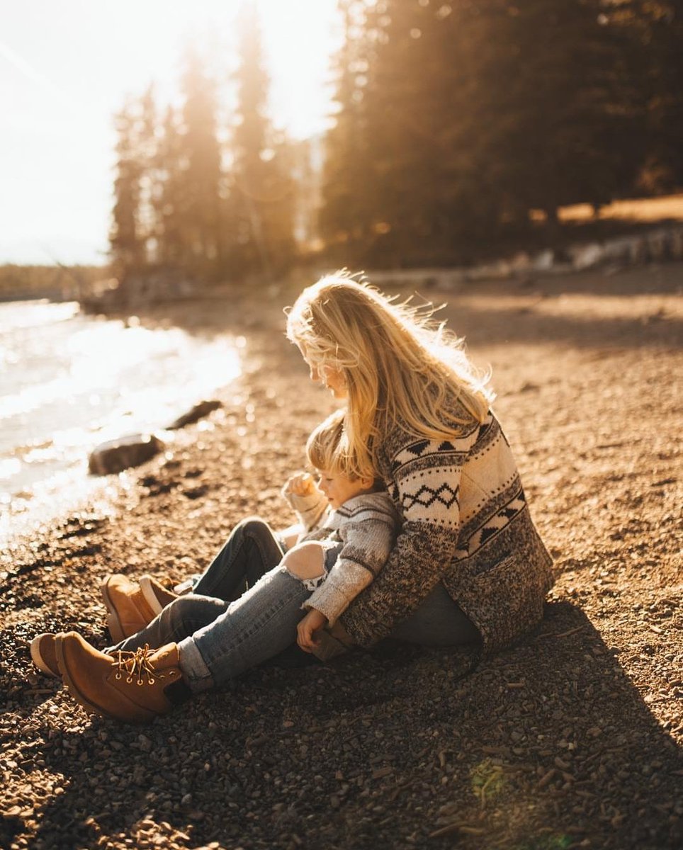 ❝ —Frank, the water is really cold! Of course you can't get into the lake. ❞

               〈 : ✧ 𝐇𝐚𝐧𝐧𝐚𝐡 𝐚𝐧𝐝 𝐅𝐫𝐚𝐧𝐤 ✧ : 〉