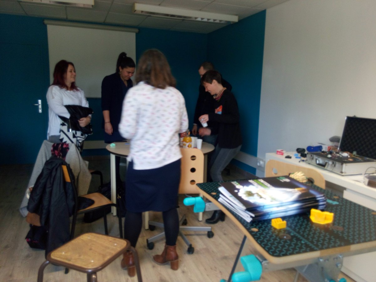 SarahClerquin's tweet photo. Première visite du BricoLab,la  version provisoire d'un des 3 volets de notre #FabLab dédiée aux capteurs et a l'impression numérique #CSIPMUse @IsiteMUSE @Supagro https://t.co/Nfzg7XErPf
