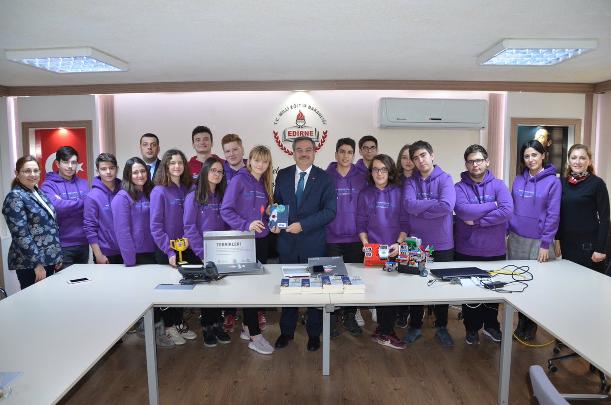 Edirne_MEM's tweet image. İl Millî Eğitim Müdürümüz Sayın Dr. Önder Arpacı, Özel Edirne Bahçeşehir Okulu First Lego Robotik Takımını Ödüllendirdi.
@tcmeb
@ziyaselcuk
@edirne_valiligi
@Dr_Onderarpaci
@Bahcesehir22
edirne.meb.gov.tr/www/il-mill-eg…