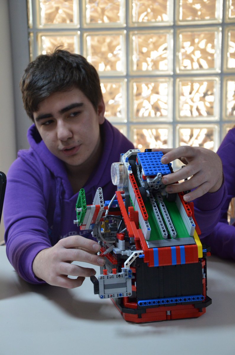 Edirne_MEM's tweet image. İl Millî Eğitim Müdürümüz Sayın Dr. Önder Arpacı, Özel Edirne Bahçeşehir Okulu First Lego Robotik Takımını Ödüllendirdi.
@tcmeb
@ziyaselcuk
@edirne_valiligi
@Dr_Onderarpaci
@Bahcesehir22
edirne.meb.gov.tr/www/il-mill-eg…
