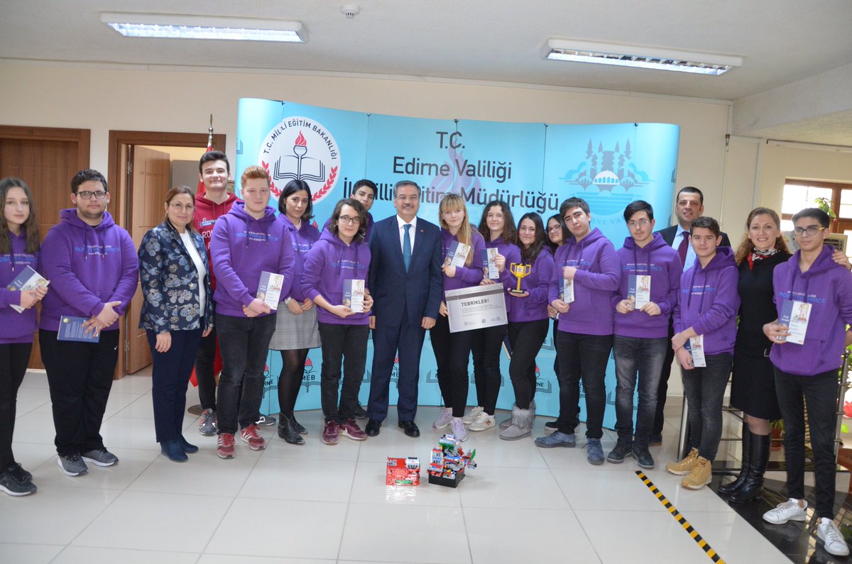 İl Millî Eğitim Müdürümüz Sayın Dr. Önder Arpacı, Özel Edirne Bahçeşehir Okulu First Lego Robotik Takımını Ödüllendirdi.
<a href="/tcmeb/">Millî Eğitim Bakanlığı</a>
<a href="/ziyaselcuk/">Ziya Selçuk</a>
<a href="/edirne_valiligi/">Edirne Valiliği</a>
<a href="/Dr_Onderarpaci/">Dr. Önder ARPACI</a>
<a href="/Bahcesehir22/">BK Edirne Kampüsü</a>
edirne.meb.gov.tr/www/il-mill-eg…