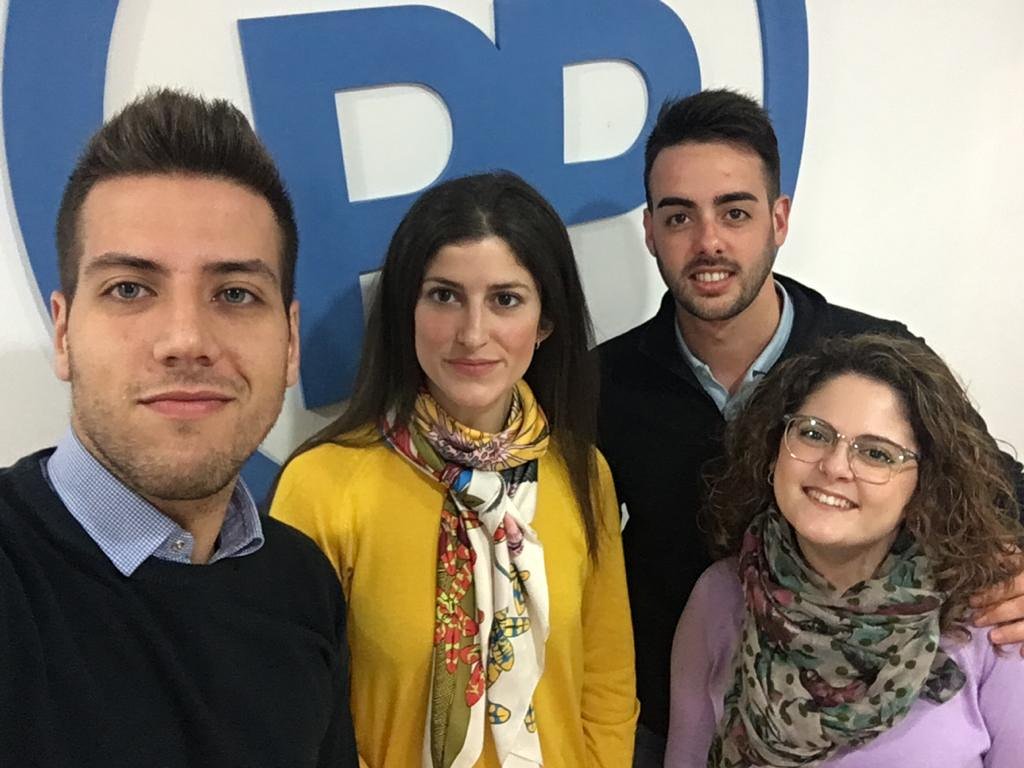 NNGGPtoStaMaria's tweet photo. 🔵Nueva afiliada tras la campaña España te necesita🇪🇸, #ElPuerto tambien💚💛 BIENVENIDA SANDRA‼️

@GermanBeardo @JavierBelloGonz 
@Jesus_Garay11 @NoeGS95 @nnggcadiz @populareselPto @Fco_MorenoG 
#EXIGE #Soluciones #VivaElPuerto #ElPuertoJoven https://t.co/lprmrUUAEB