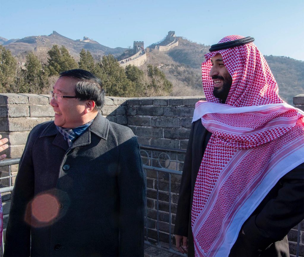 Badermasaker's tweet photo. سمو سيدي #ولي_العهد الأمير #محمد_بن_سلمان يزور سور الصين ويطلع على معالمه التاريخية والحضارية، خلال جولة رافقه فيها السفير الصيني في السعودية وعدد من المسئولين.
#ولي_العهد_في_الصين
#CrownPrinceinChina https://t.co/asZAzkC99f